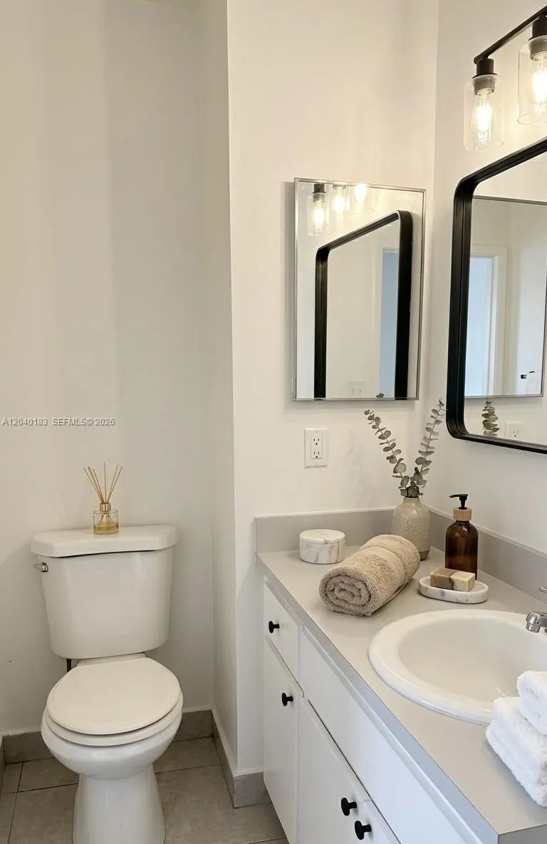 Foto de propiedad en 20825 NE 8th Court 202-19, Miami, FL 33179 Miami con MLS# 