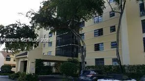 Foto de propiedad en 20840 San Simeon Way 209, Miami, FL 33179 Miami con MLS# 