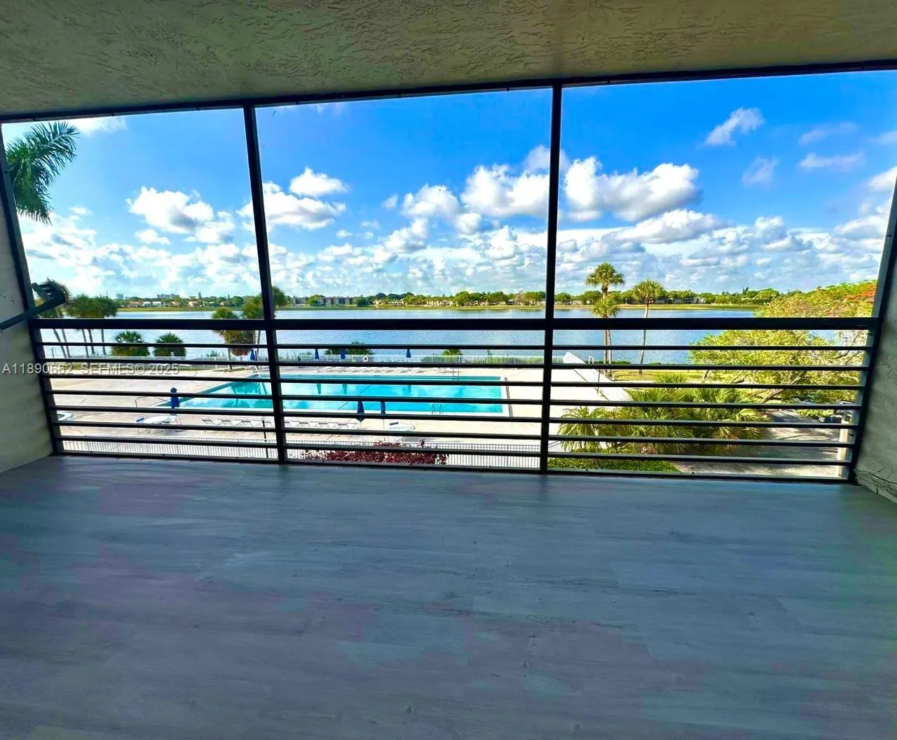 Foto de propiedad en 20840 San Simeon Way 305, Miami, FL 33179 Miami con MLS# 