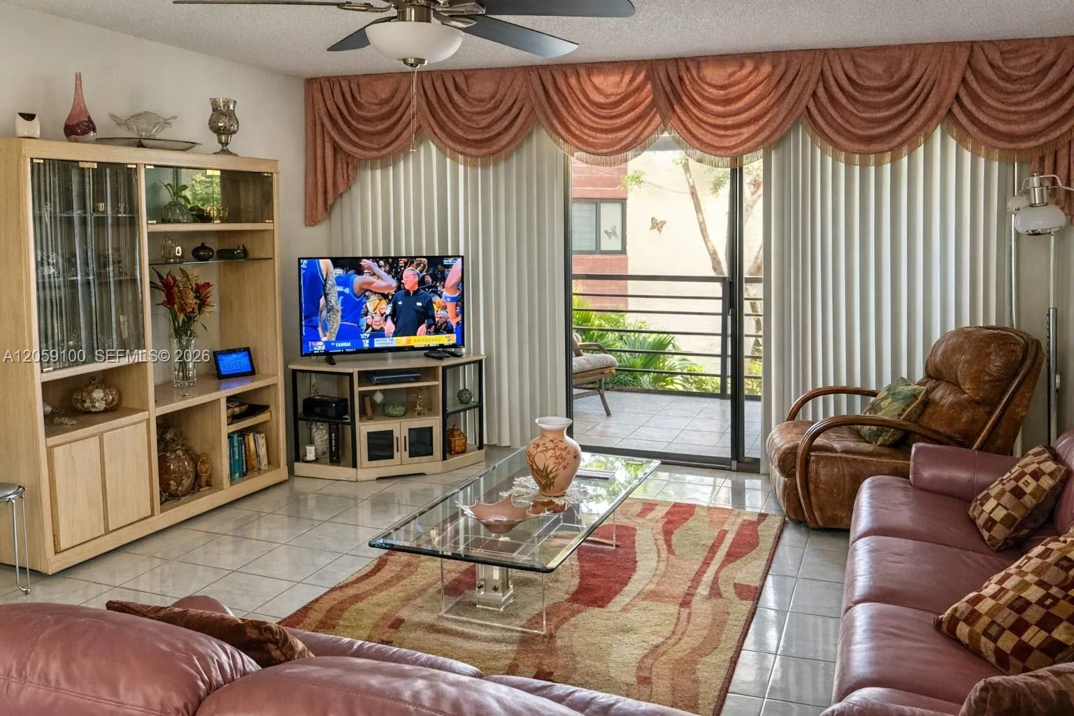 Foto de propiedad en 20851 San Simeon Way 202, Miami, FL 33179 Miami con MLS# 