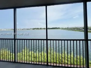 Foto de propiedad en 20860 San Simeon Way 205-6, Miami, FL 33179 Miami con MLS# 
