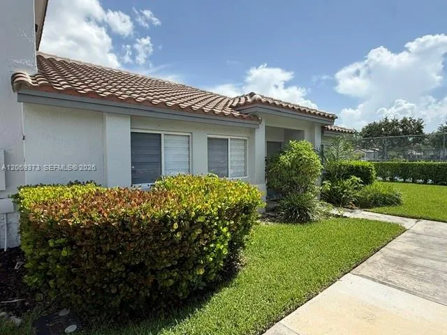 Foto de propiedad en 20861 NW 3rd Lane 20861, Pembroke Pines, FL 33029 Pembroke Pines con MLS# 