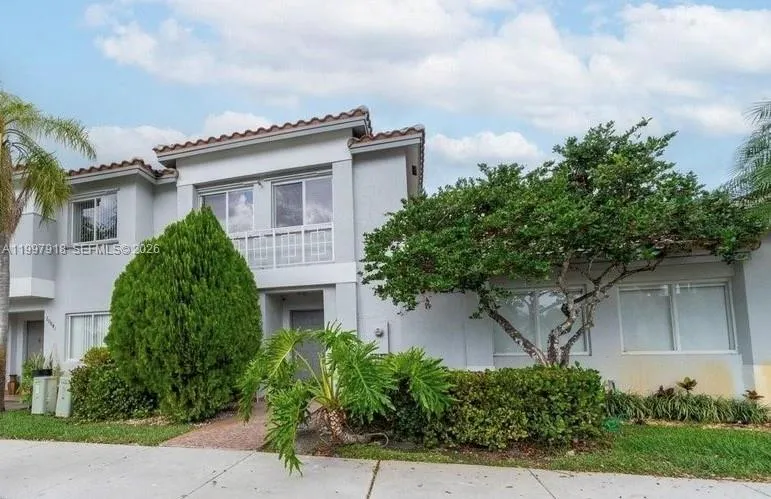 Foto de propiedad en 20861 NW 4th Street, Pembroke Pines, FL 33029 Pembroke Pines con MLS# 