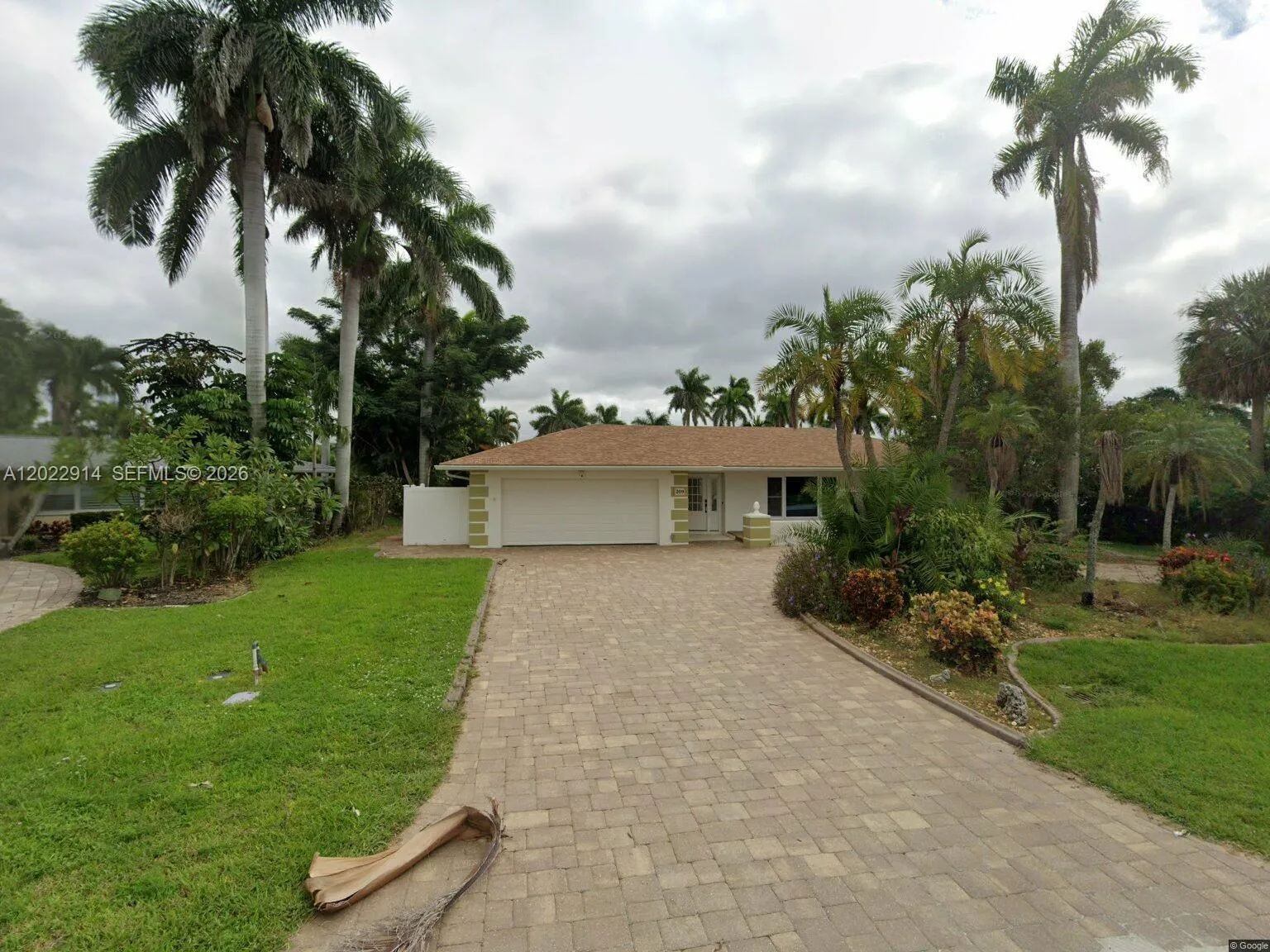 Foto de propiedad en 209 Bayshore Drive, Cape Coral, FL 33904 Cape Coral con MLS# 
