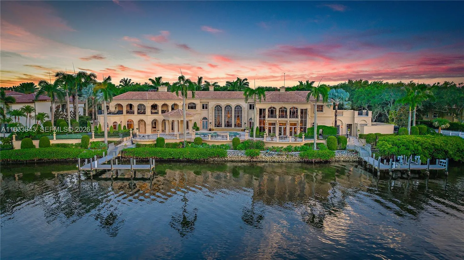 Foto de propiedad en 209 Commodore Drive, Jupiter, FL 33477 Jupiter con MLS# 