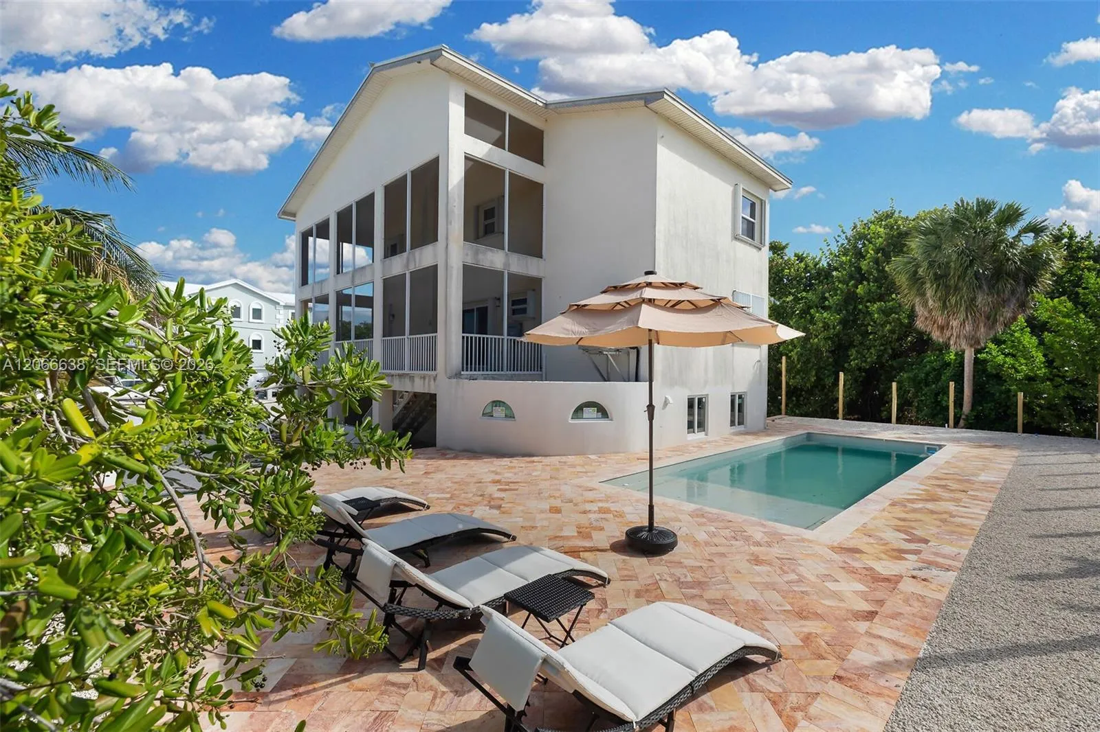 Foto de propiedad en 209 Corsair Road, Duck Key, FL 33050 Duck Key con MLS# 