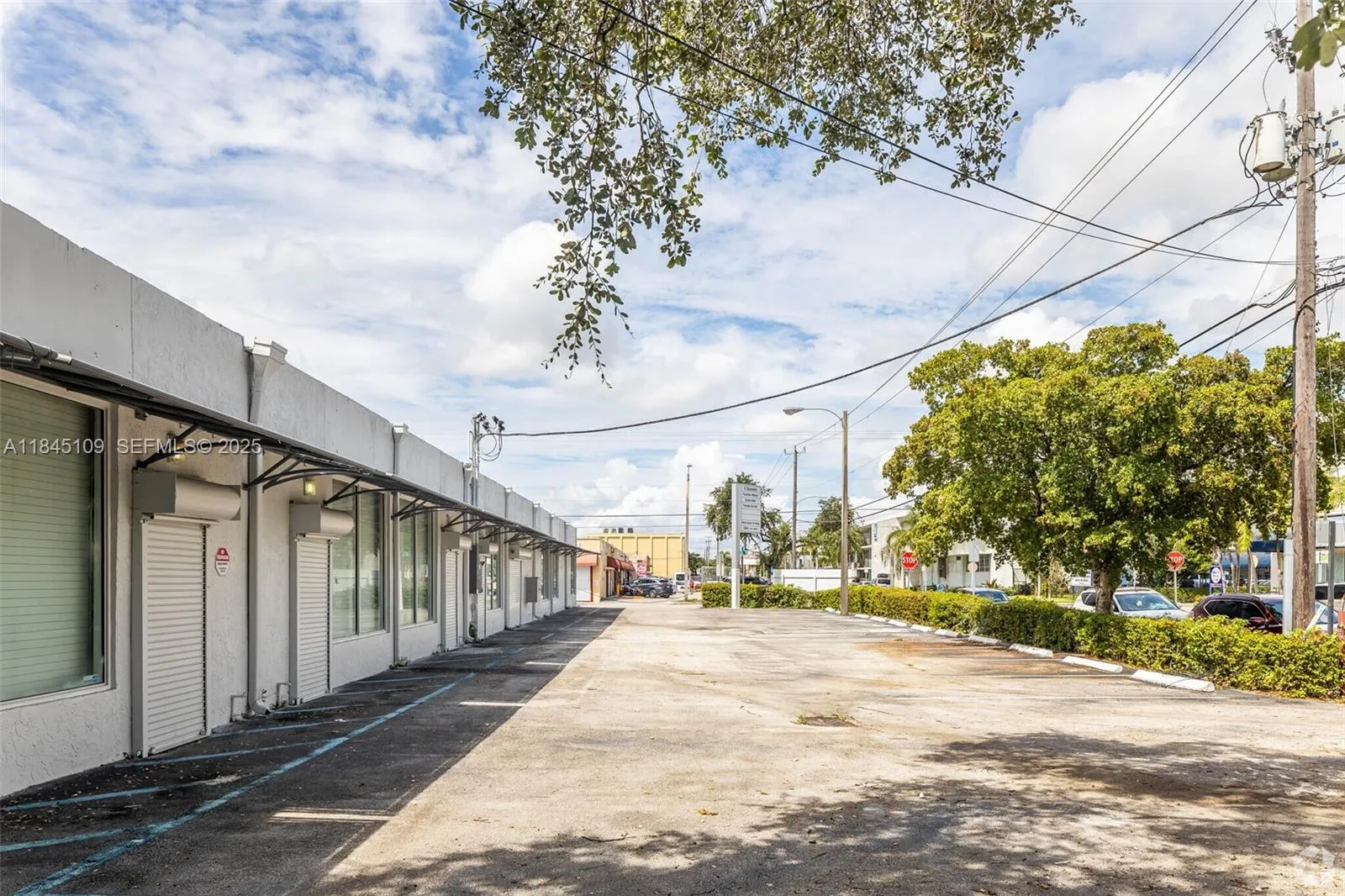 Foto de propiedad en 2090 NW 21st Street, Miami, FL 33142 Miami con MLS# 