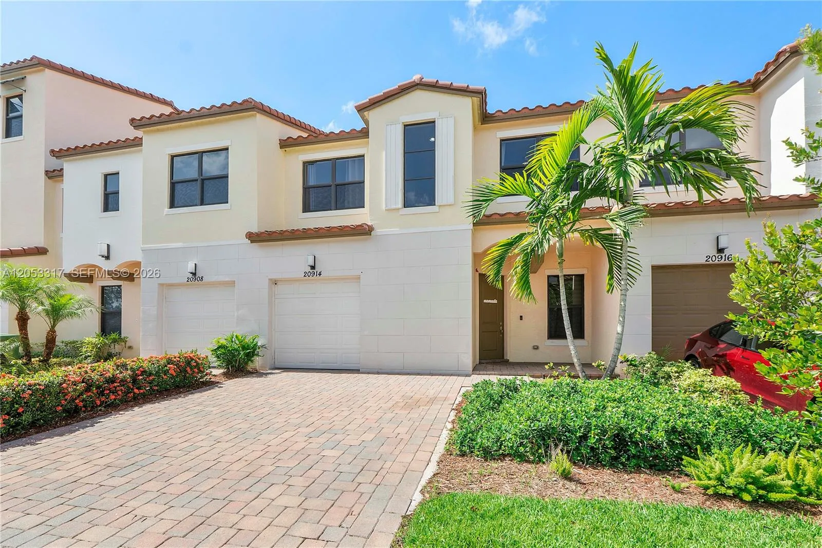 Foto de propiedad en 20914 NW 1st Drive, Pembroke Pines, FL 33029 Pembroke Pines con MLS# 