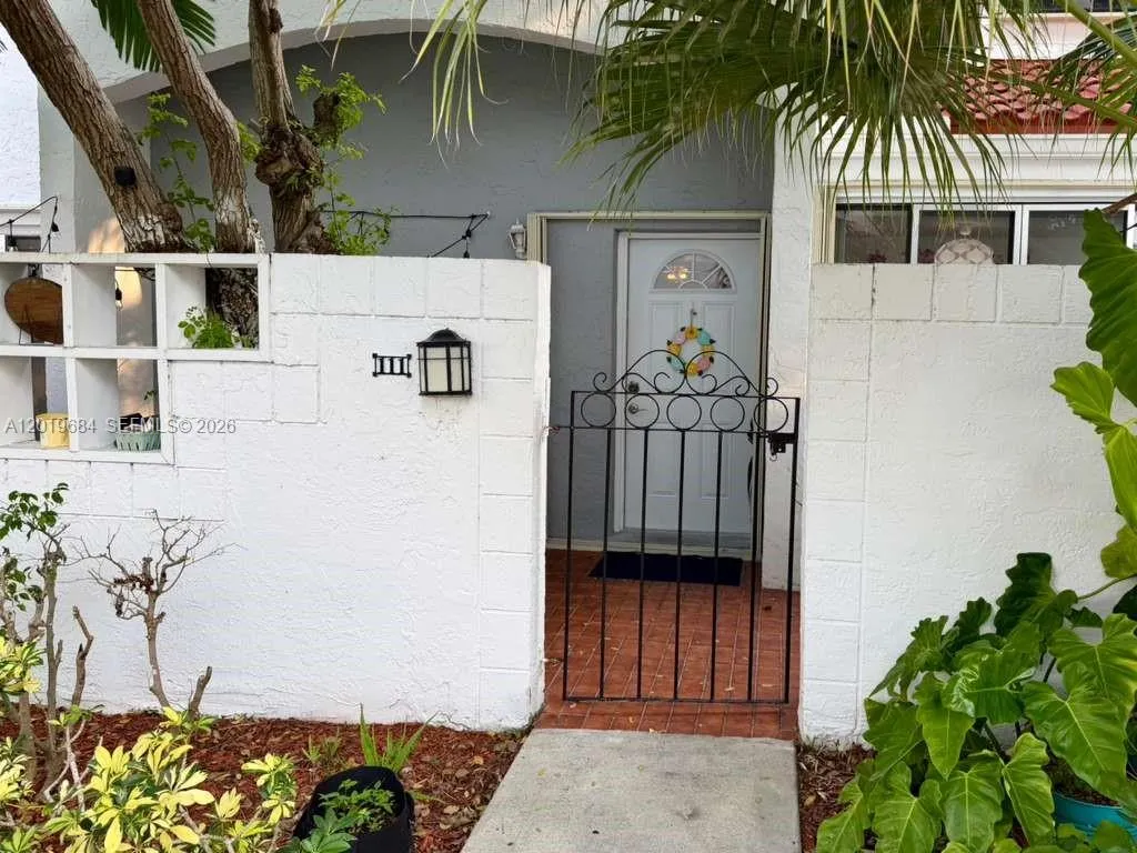Foto de propiedad en 20937 Bay Court 111-1, Aventura, FL 33180 Aventura con MLS# 