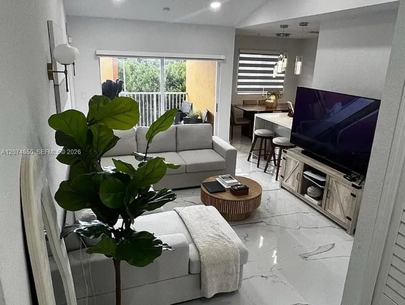 Foto de propiedad en 20950 SW 87th Avenue 305, Cutler Bay, FL 33189 Cutler Bay con MLS# 