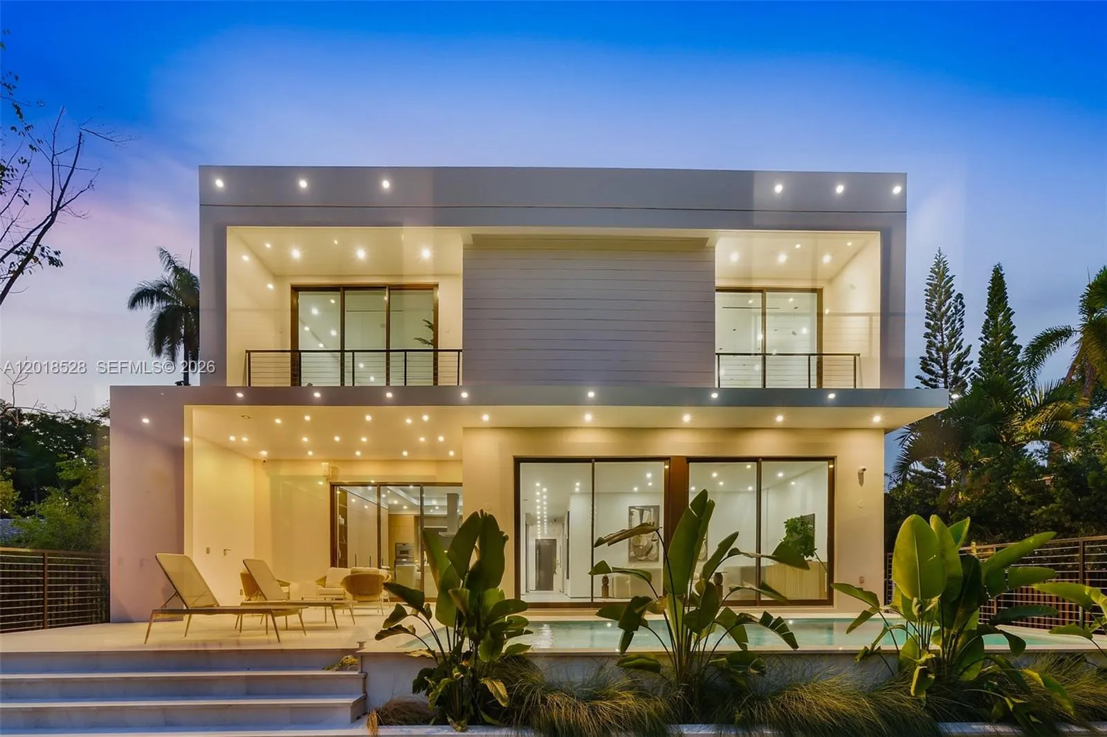Foto de propiedad en 2096 Alamanda Drive, North Miami, FL 33181 North Miami con MLS# 