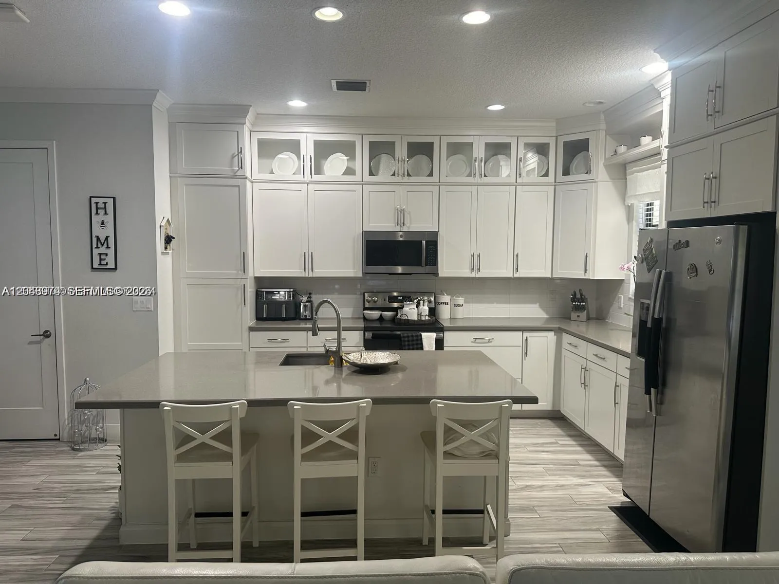 Foto de propiedad en 20977 NW 1st Street, Pembroke Pines, FL 33029 Pembroke Pines con MLS# 