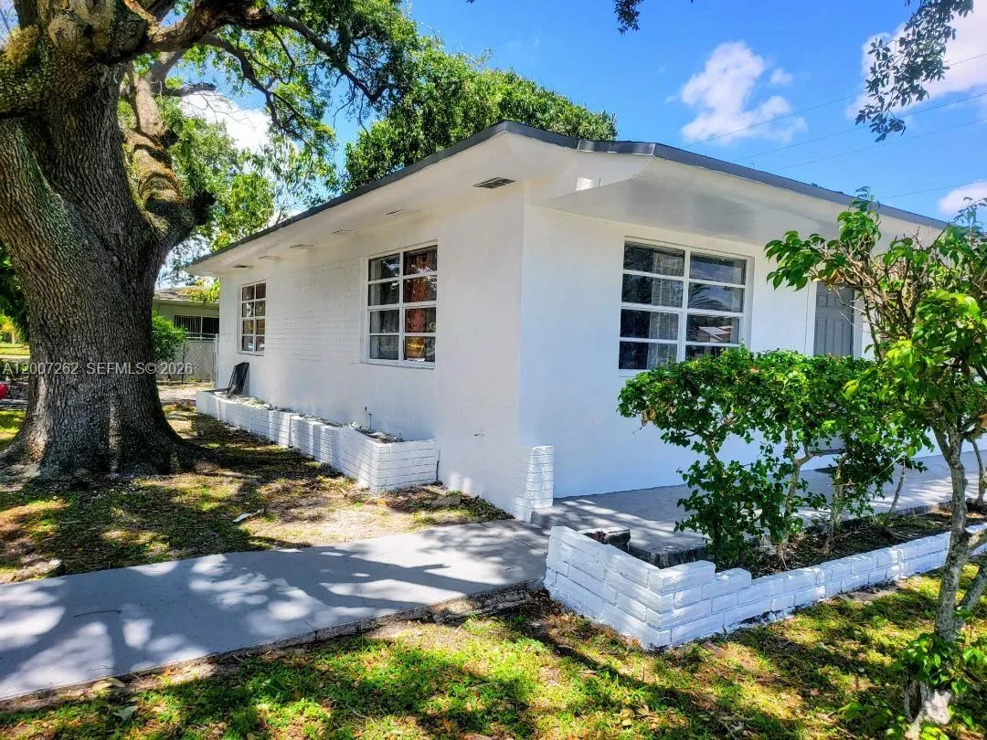 En Venta 2099 NE 172 Street, North Miami Beach, FL 33162, North Miami Beach, FL 33162
