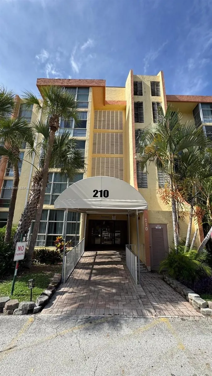 Foto de propiedad en 210 172nd Street 144, Sunny Isles Beach, FL 33160 Sunny Isles Beach con MLS# 