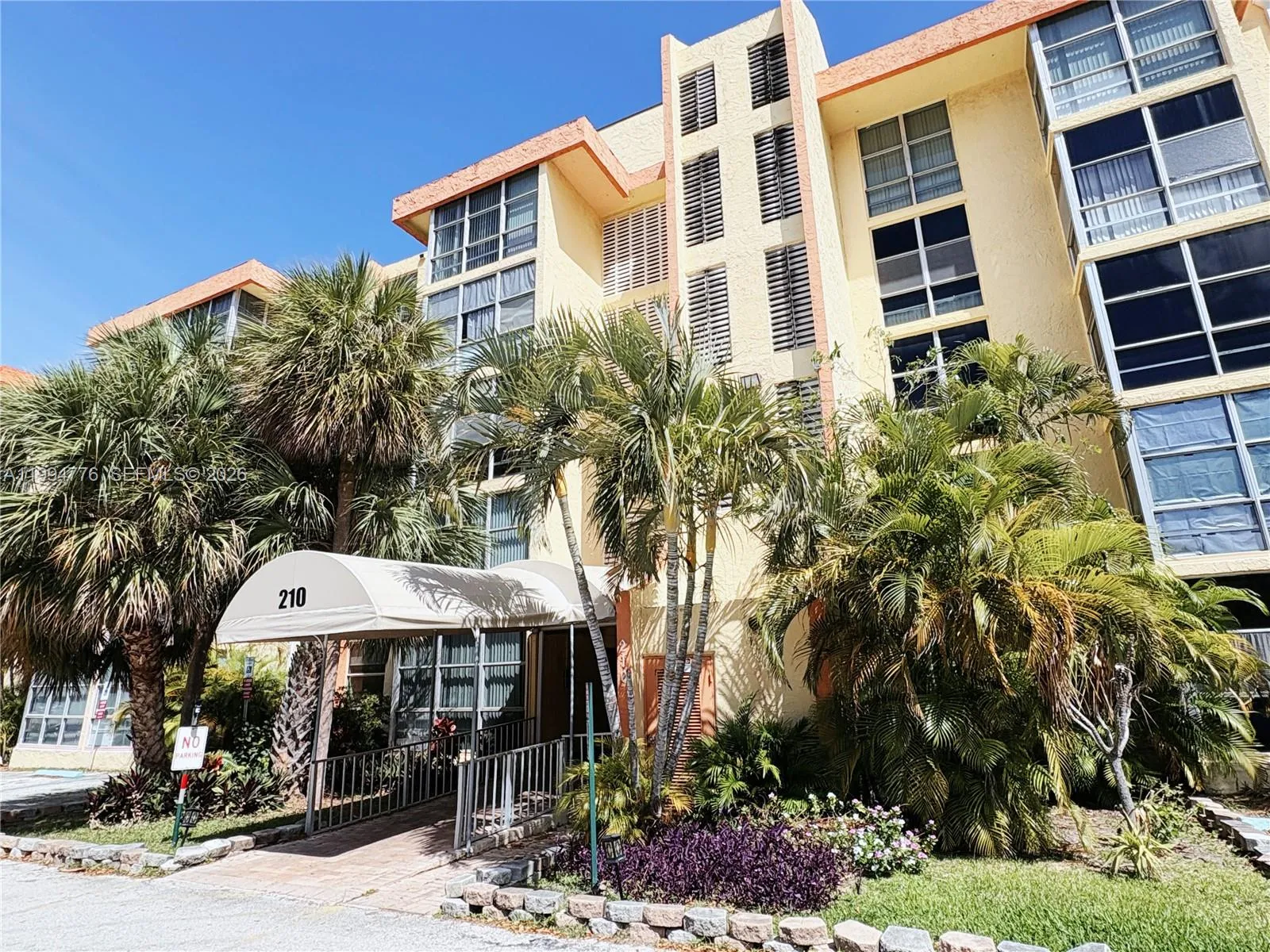 Foto de propiedad en 210 172nd Street 333, Sunny Isles Beach, FL 33160 Sunny Isles Beach con MLS# 