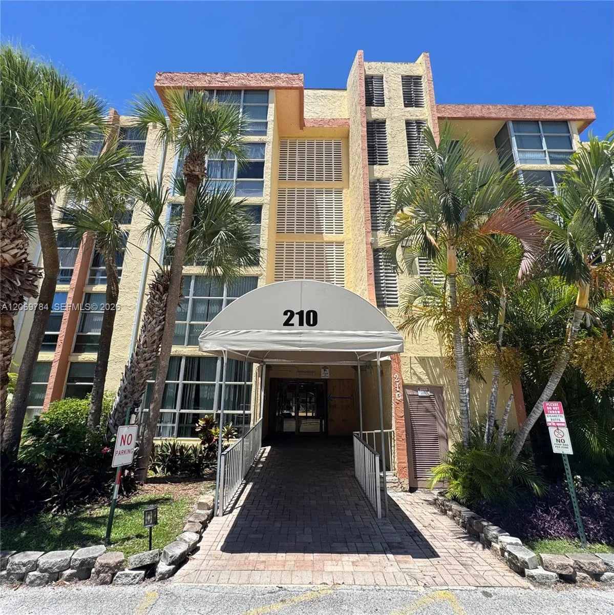 Foto de propiedad en 210 172nd Street 334, Sunny Isles Beach, FL 33160 Sunny Isles Beach con MLS# 