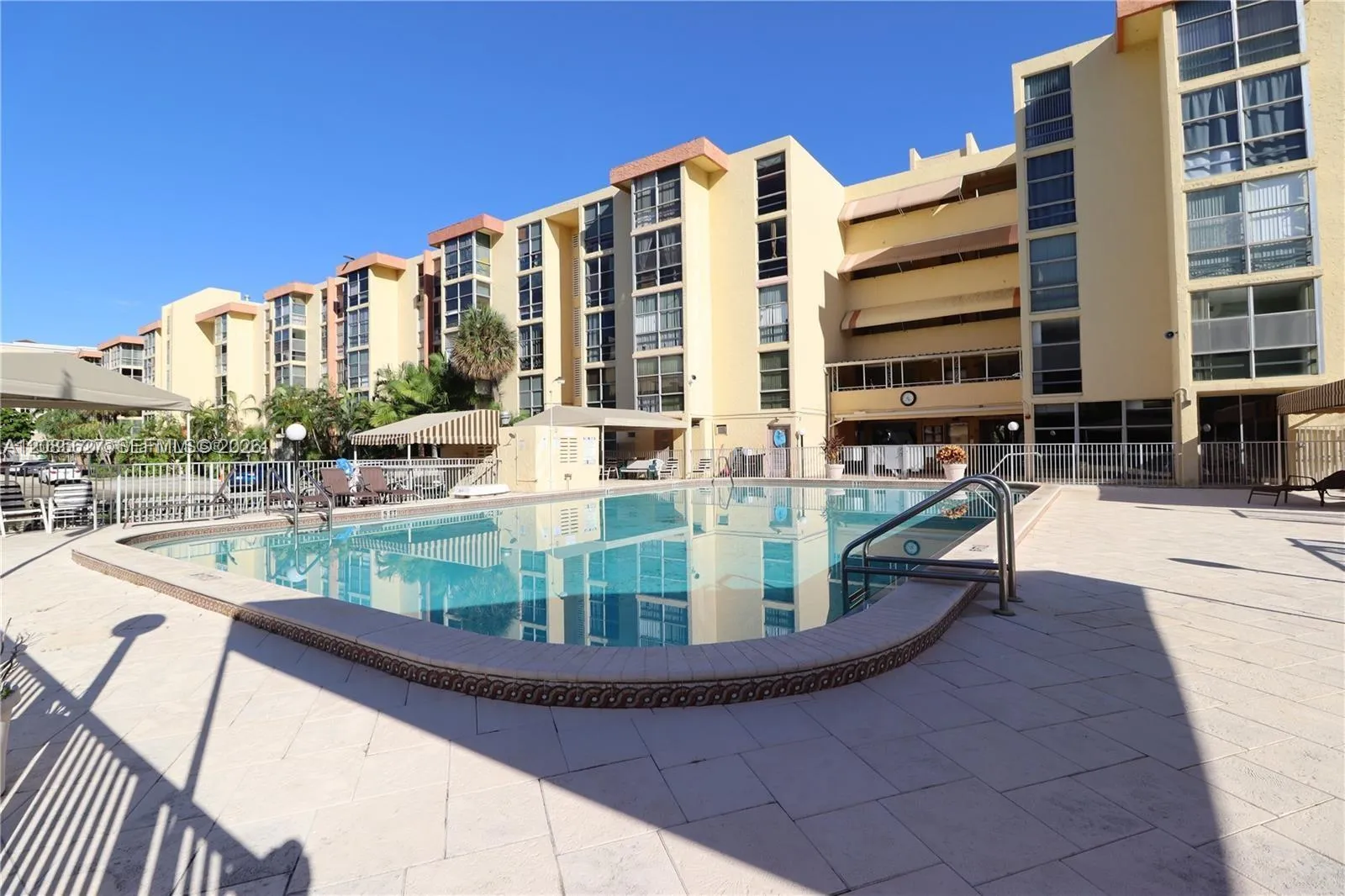 Foto de propiedad en 210 172nd Street 426, Sunny Isles Beach, FL 33160 Sunny Isles Beach con MLS# 