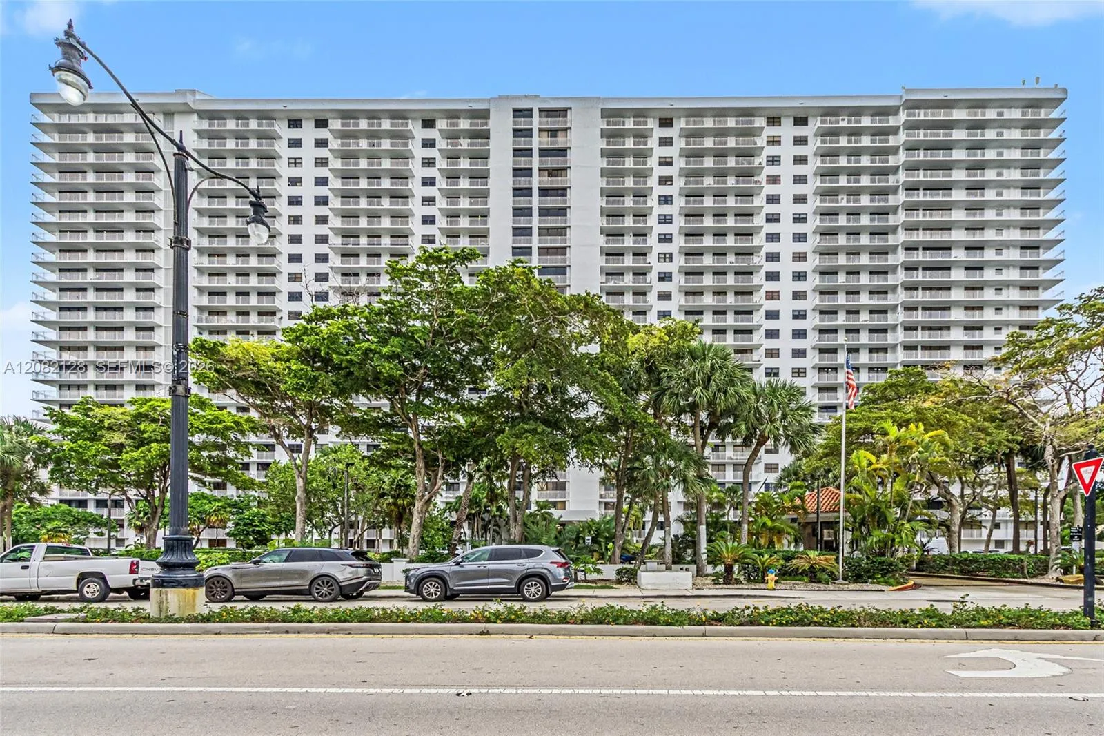 Foto de propiedad en 210 174th Street 816, Sunny Isles Beach, FL 33160 Sunny Isles Beach con MLS# 