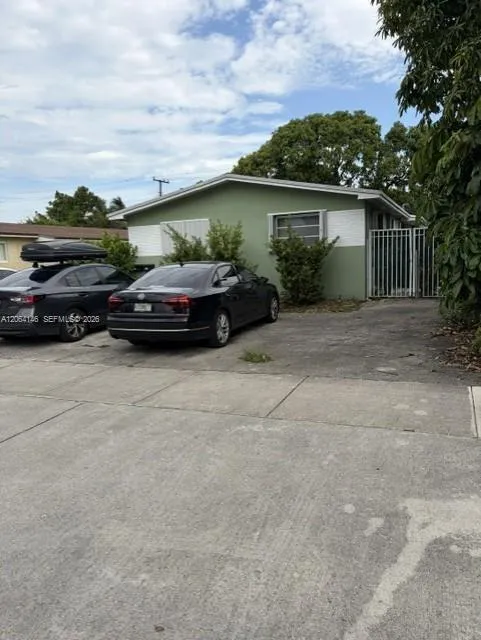 En Venta 210 E 10th Street, Hialeah, FL 33010, Hialeah, FL 33010