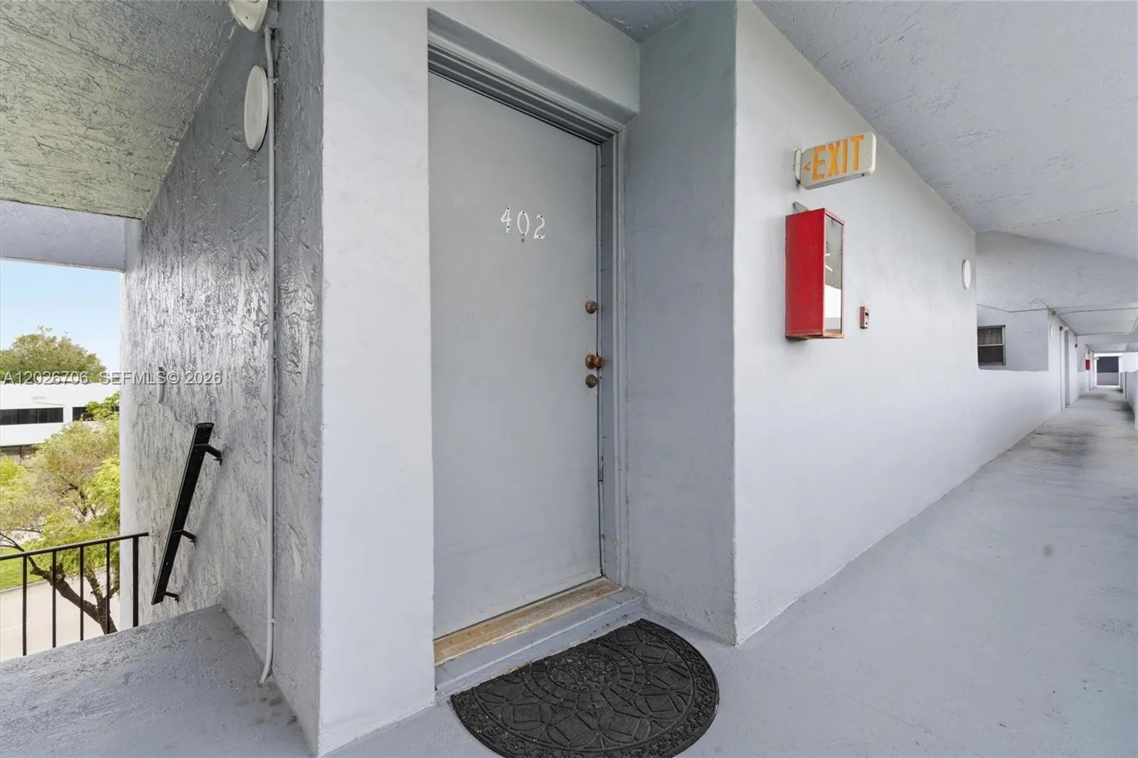 Foto de propiedad en 210 Fontainebleau Boulevard 402, Miami, FL 33172 Miami con MLS# 