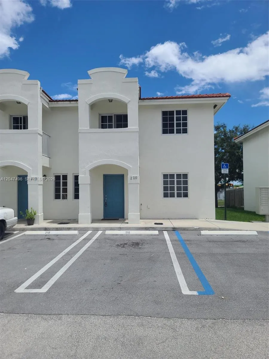Foto de propiedad en 210 SW 3rd Court, Florida City, FL 33034 Florida City con MLS# 