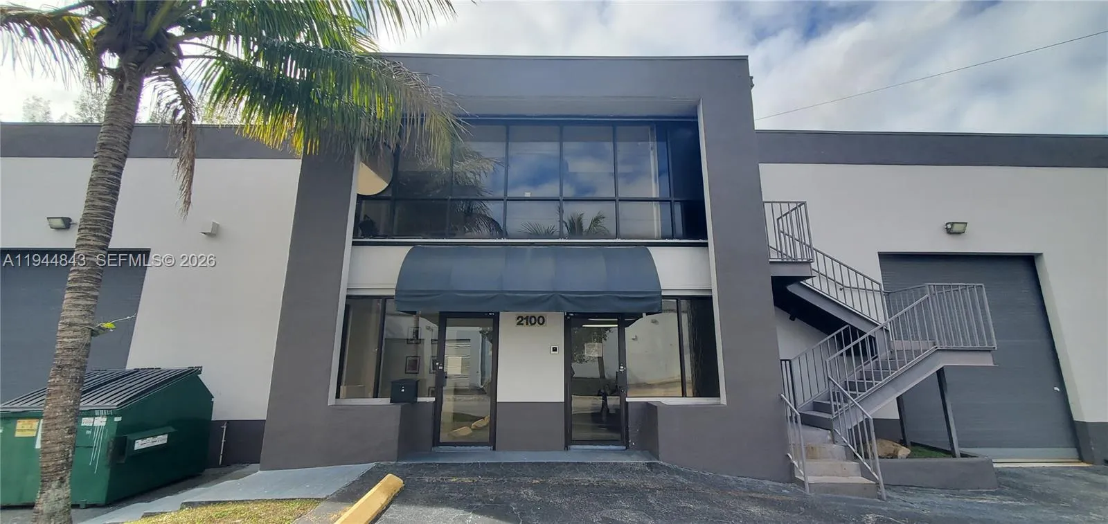 Foto de propiedad en 2100 NW 93rd Avenue, Doral, FL 33172 Doral con MLS# 