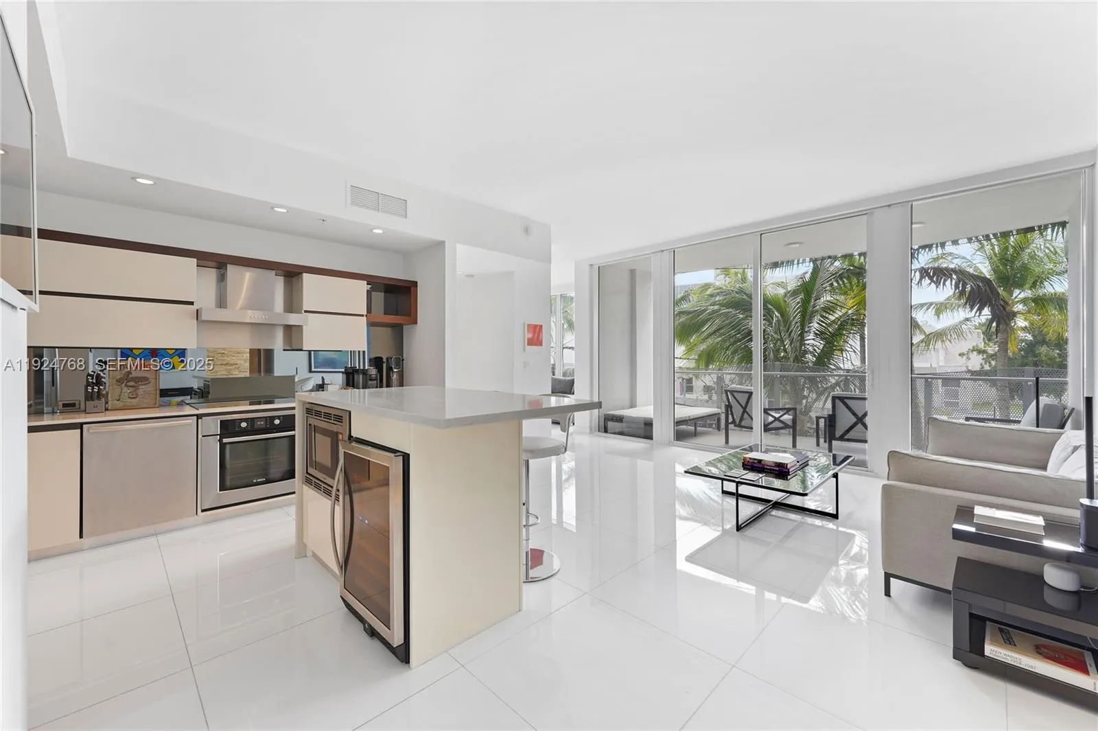 Foto de propiedad en 2100 Park Avenue 201, Miami Beach, FL 33139 Miami Beach con MLS# 
