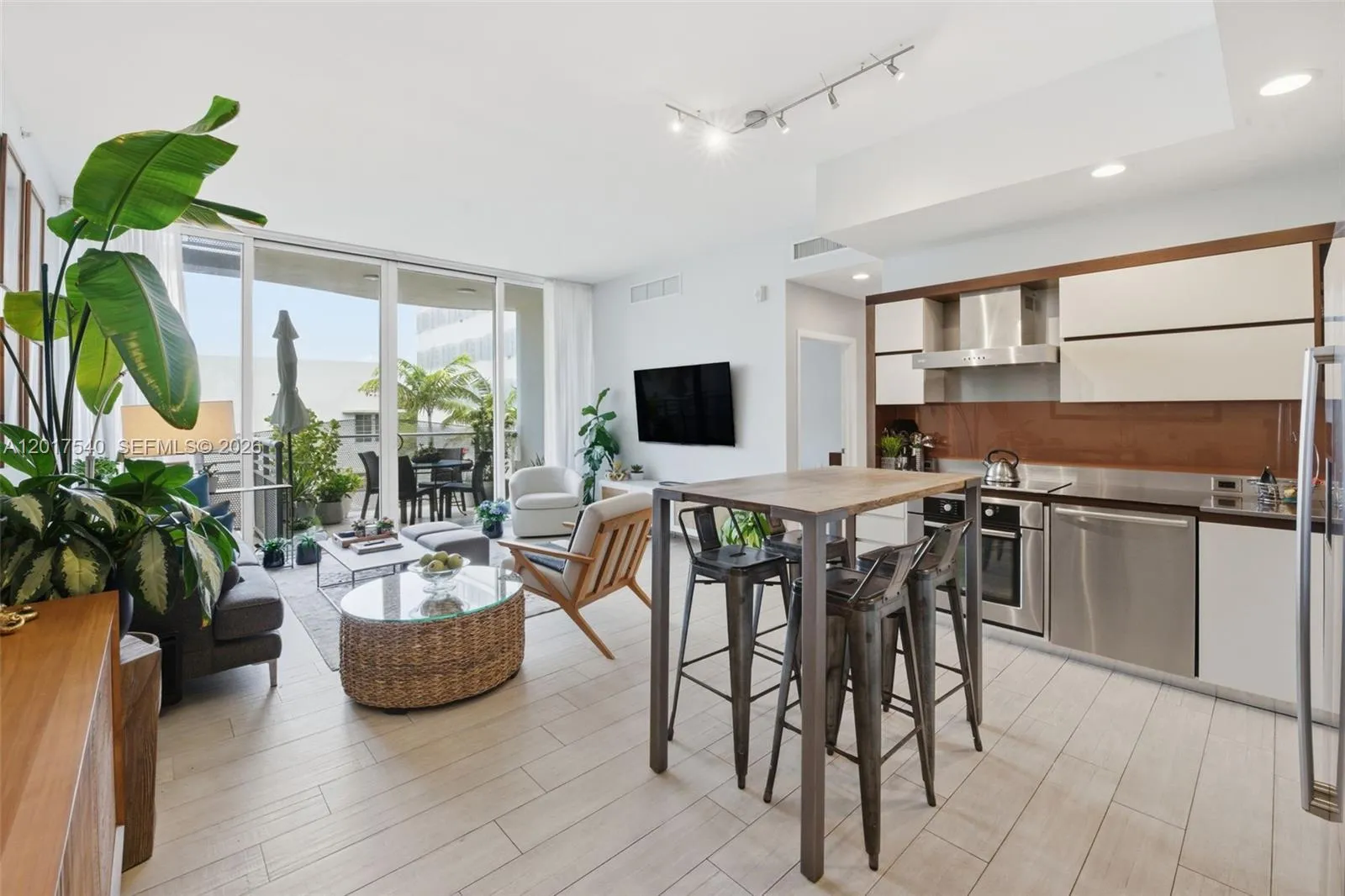 Foto de propiedad en 2100 Park Avenue 302, Miami Beach, FL 33139 Miami Beach con MLS#