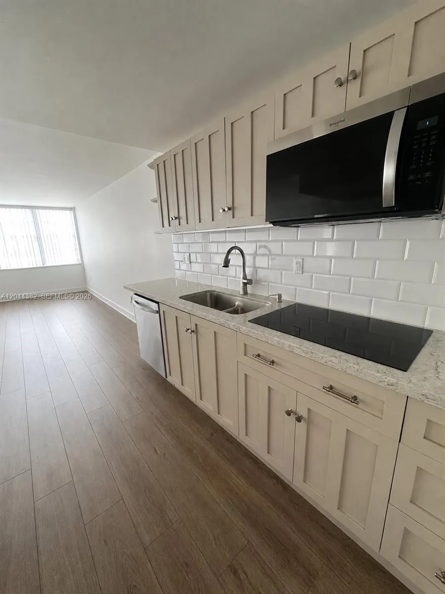 Foto de propiedad en 2100 Sans Souci Boulevard A410, North Miami, FL 33181 North Miami con MLS# 