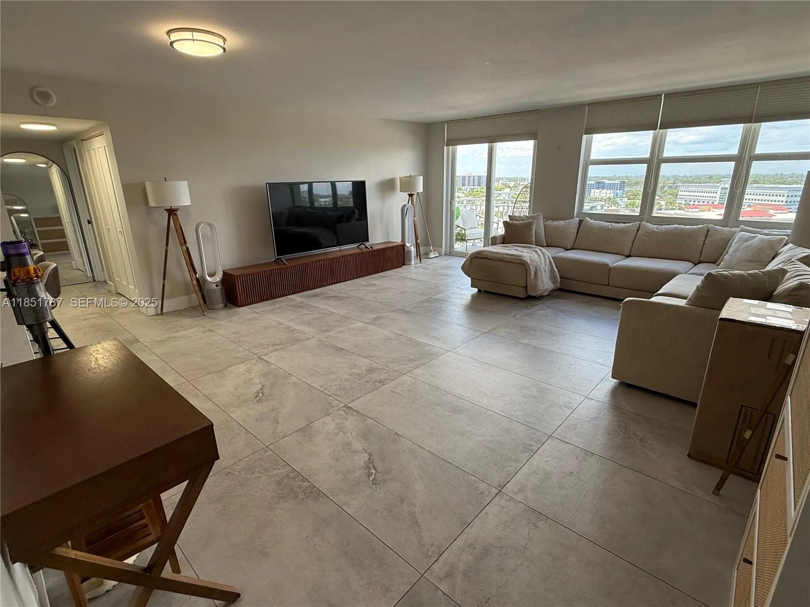 Foto de propiedad en 2100 Sans Souci Boulevard B1406, North Miami, FL 33181 North Miami con MLS# 