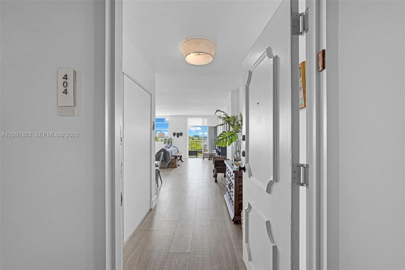 Foto de propiedad en 2100 Sans Souci Boulevard C404, North Miami, FL 33181 North Miami con MLS# 