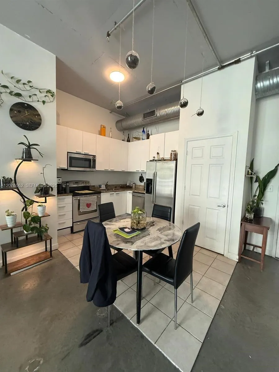 Foto de propiedad en 2100 Van Buren Street 216, Hollywood, FL 33020 Hollywood con MLS# 