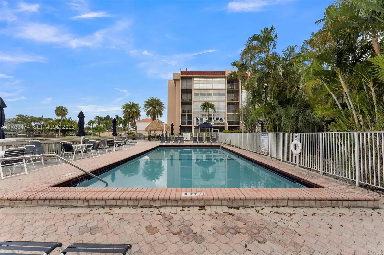 Foto de propiedad en 2101 Atlantic Shores Boulevard 201, Hallandale Beach, FL 33009 Hallandale Beach con MLS# 