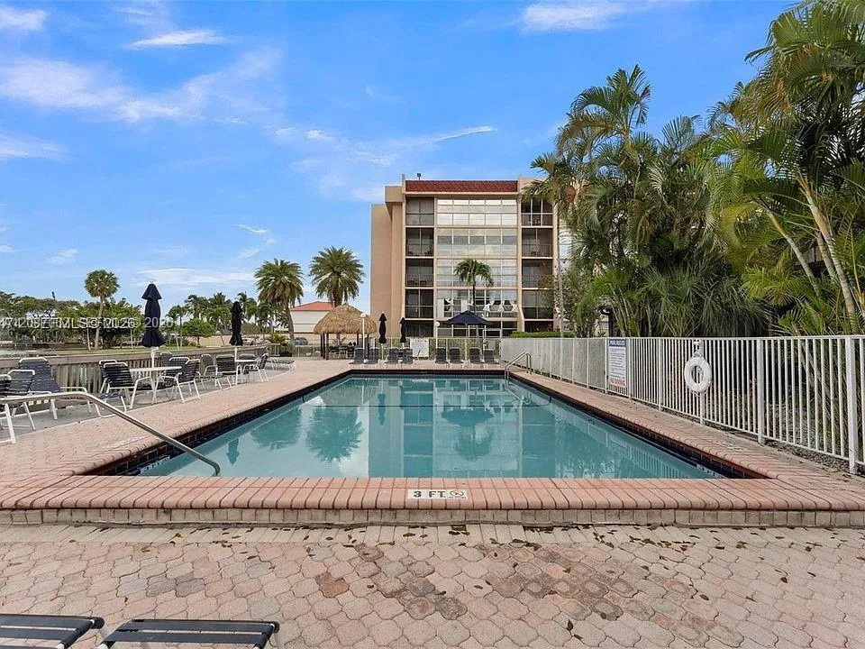 Foto de propiedad en 2101 Atlantic Shores Boulevard 207, Hallandale Beach, FL 33009 Hallandale Beach con MLS# 