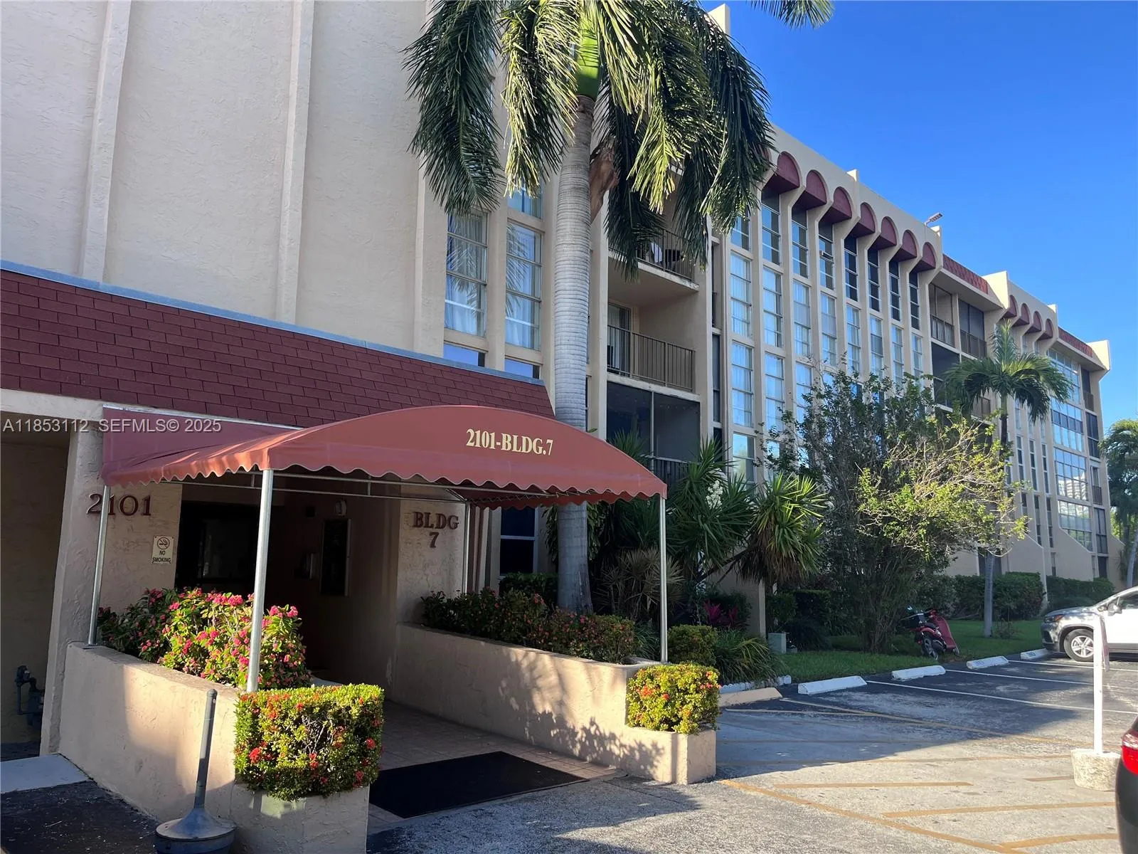 Foto de propiedad en 2101 Atlantic Shores Boulevard 309, Hallandale Beach, FL 33009 Hallandale Beach con MLS# 