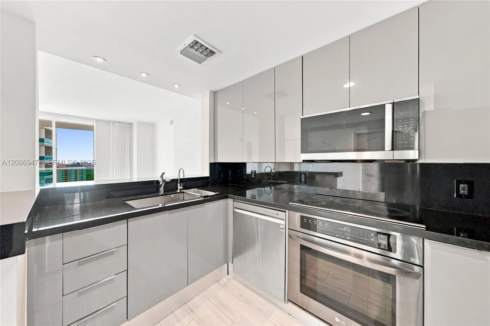 En Venta 2101 Brickell Avenue 3107, Miami, FL 33129, Miami, FL 33129