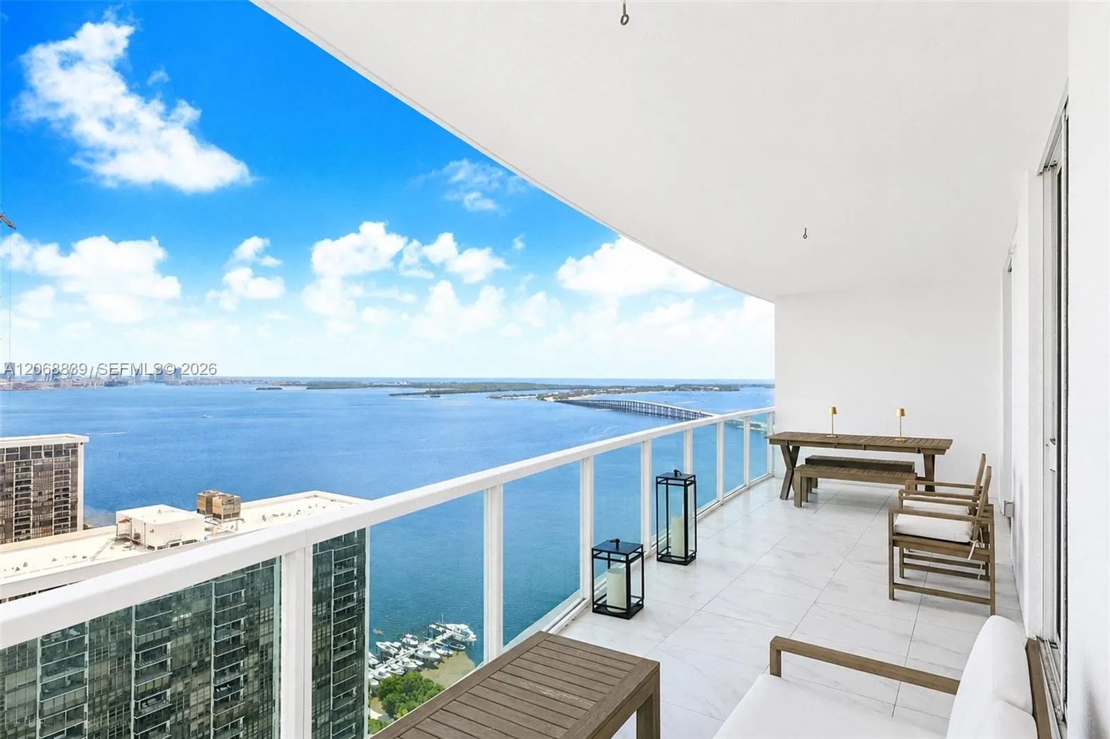 Foto de propiedad en 2101 Brickell Avenue 3202, Miami, FL 33129 Miami con MLS# 