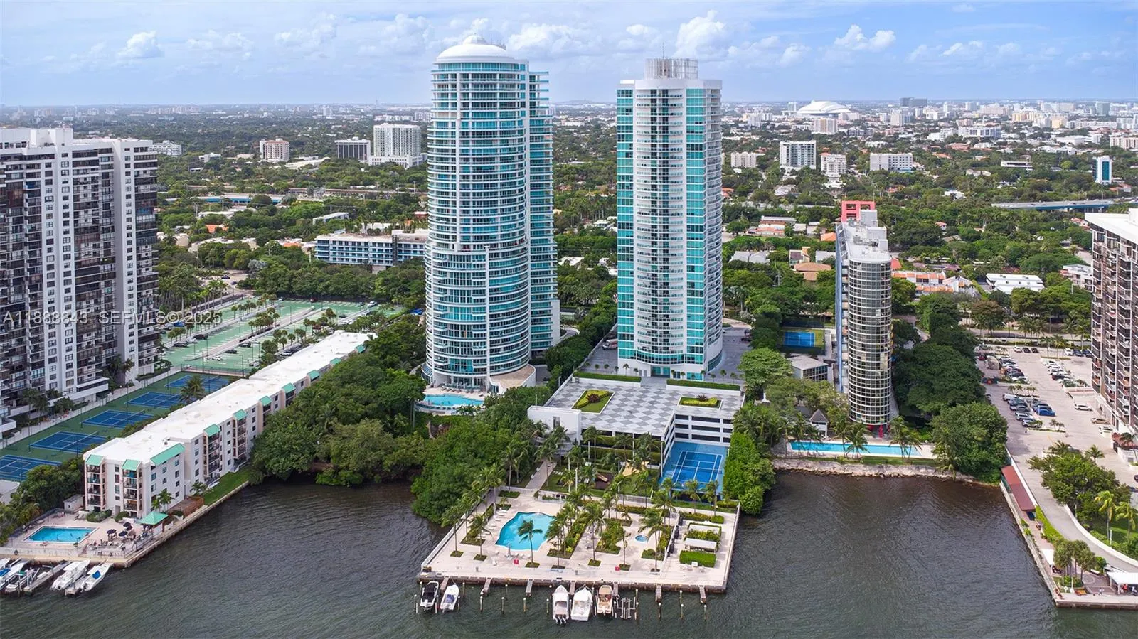 Foto de propiedad en 2101 Brickell Avenue 905, Miami, FL 33129 Miami con MLS# 