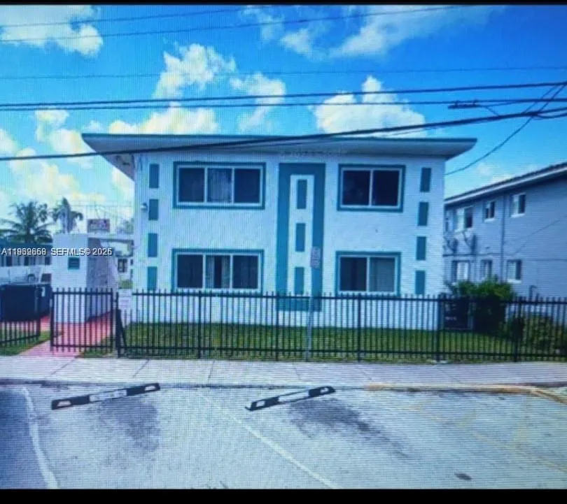 Foto de propiedad en 2101 Calais Drive 8, Miami Beach, FL 33141 Miami Beach con MLS# 