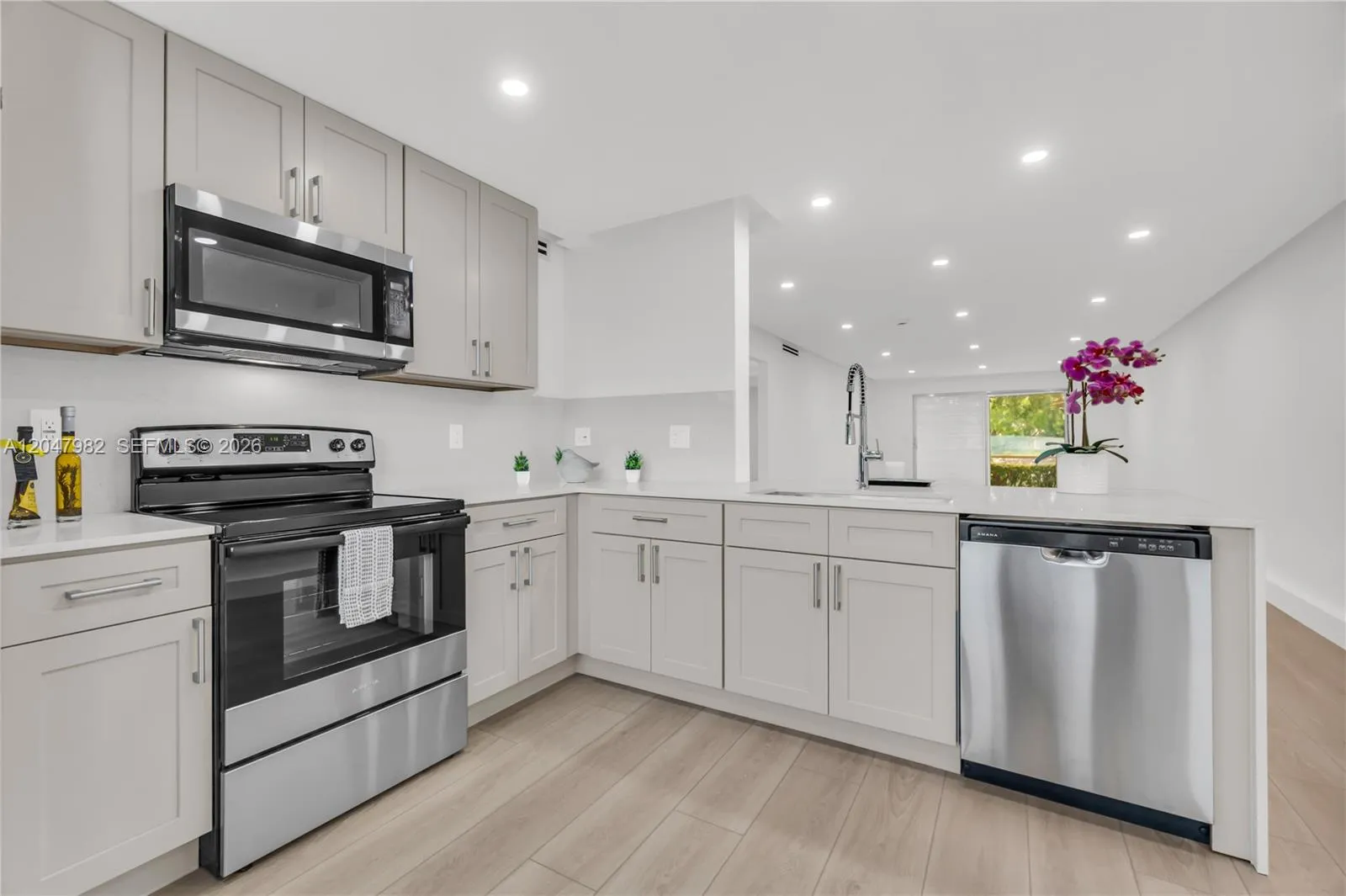 Foto de propiedad en 2101 Lucaya Bend E1, Coconut Creek, FL 33066 Coconut Creek con MLS# 