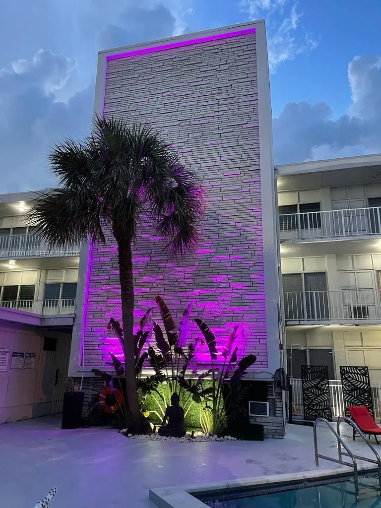 Foto de propiedad en 2101 Normandy Drive 202, Miami Beach, FL 33141 Miami Beach con MLS# 