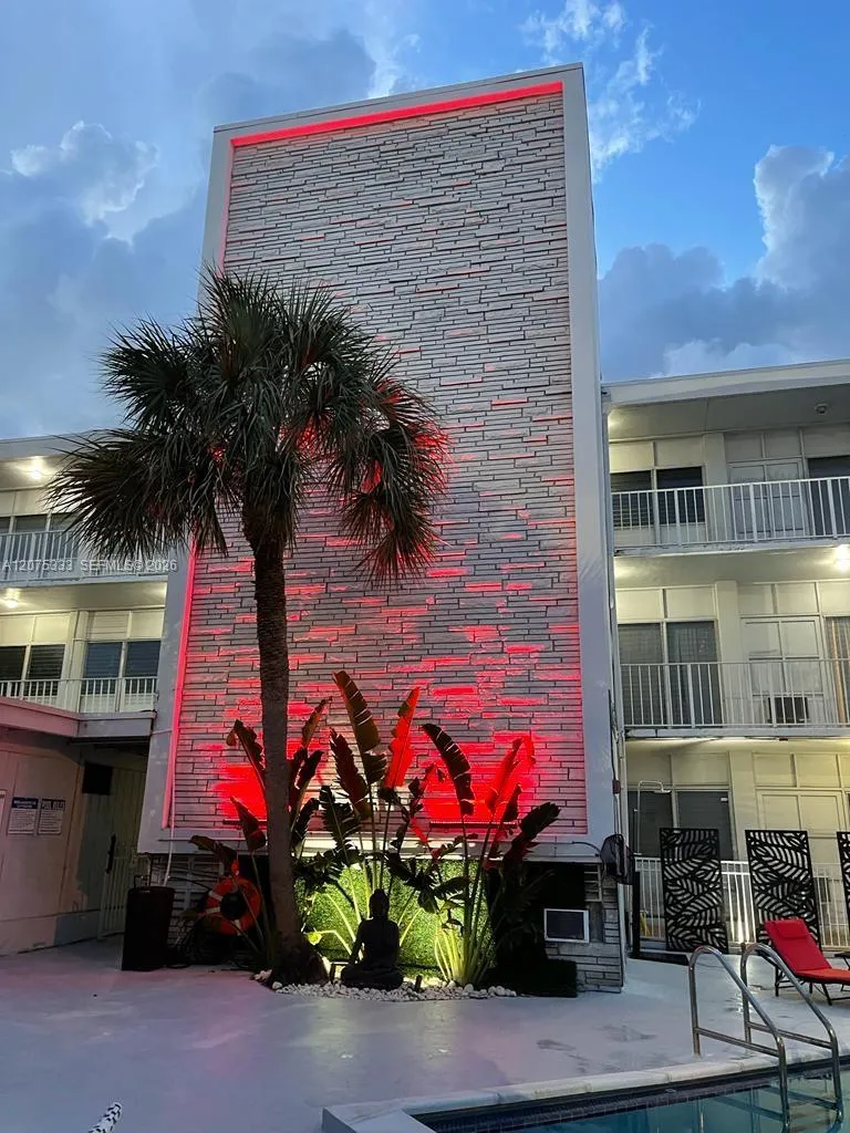 Foto de propiedad en 2101 Normandy Drive 206, Miami Beach, FL 33141 Miami Beach con MLS# 