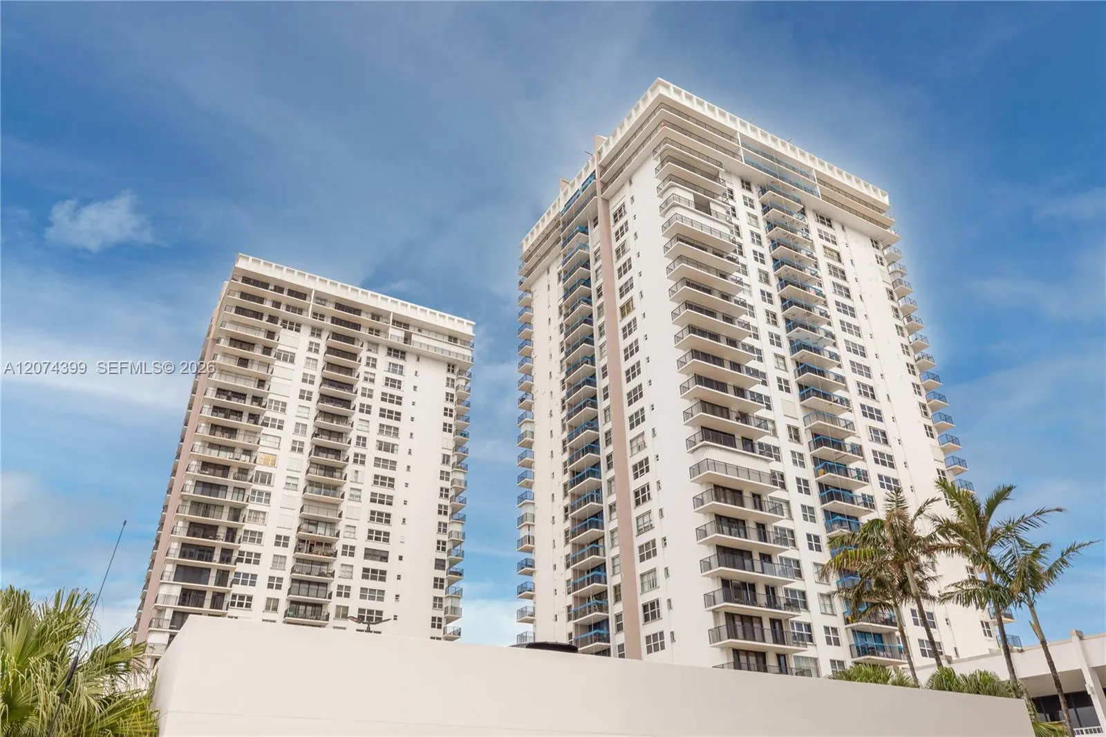 Foto de propiedad en 2101 S Ocean Drive 2804, Hollywood, FL 33019 Hollywood con MLS# 