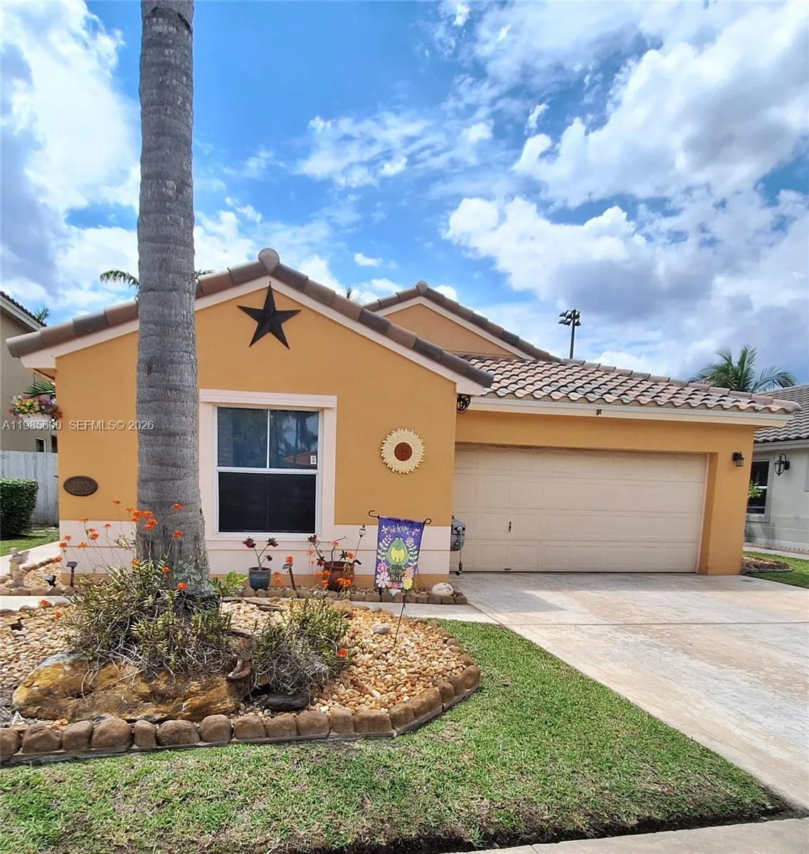 Foto de propiedad en 2102 NW 193rd Avenue, Pembroke Pines, FL 33029 Pembroke Pines con MLS# 
