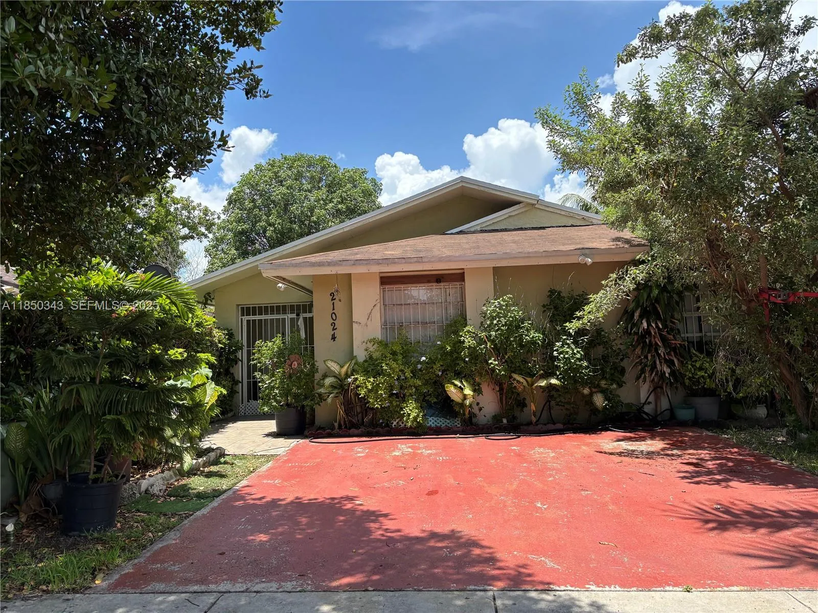 Foto de propiedad en 21024 SW 118th Place, Miami, FL 33177 Miami con MLS# 