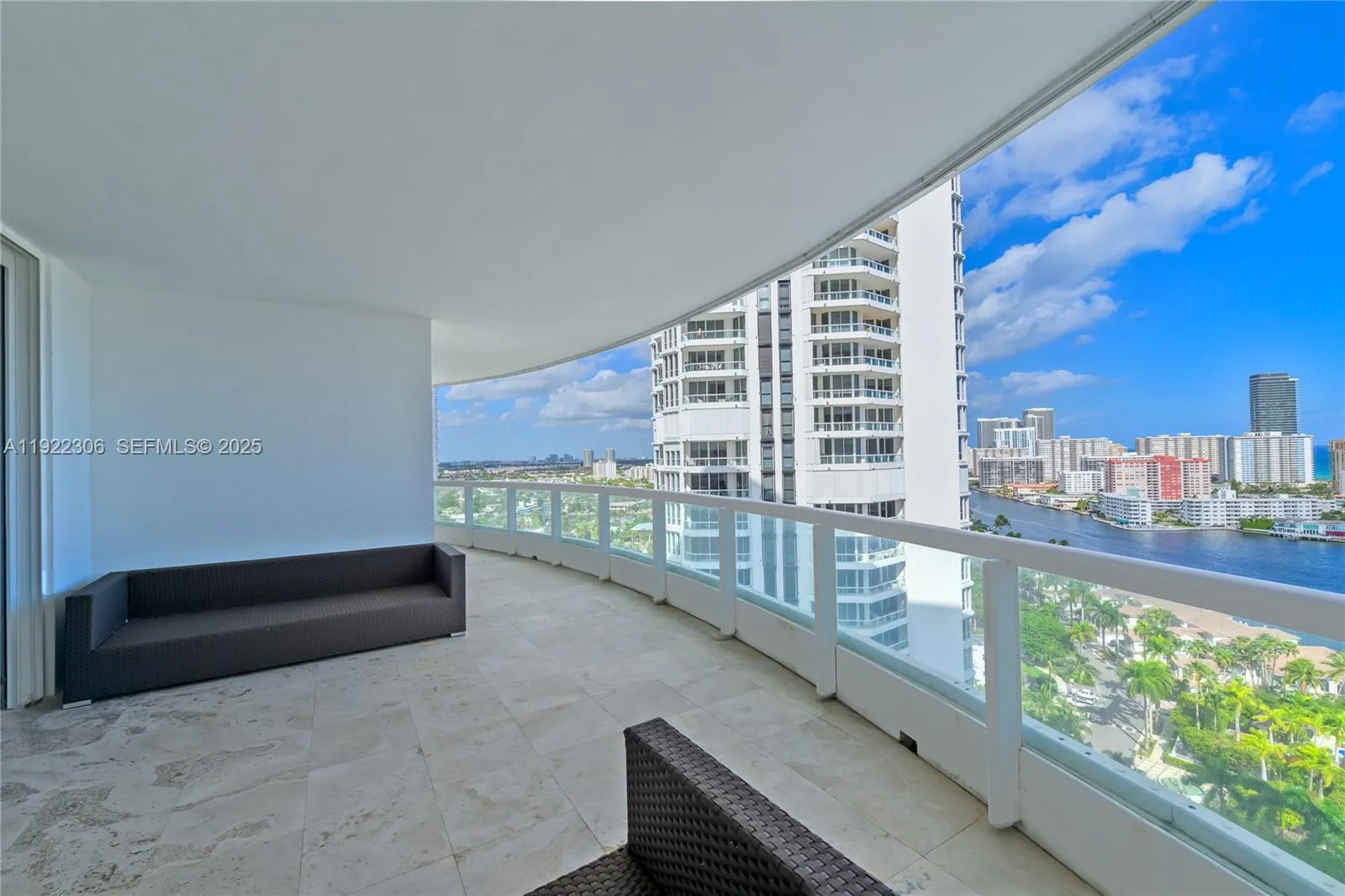 Foto de propiedad en 21050 Point Place 2001, Aventura, FL 33180 Aventura con MLS# 