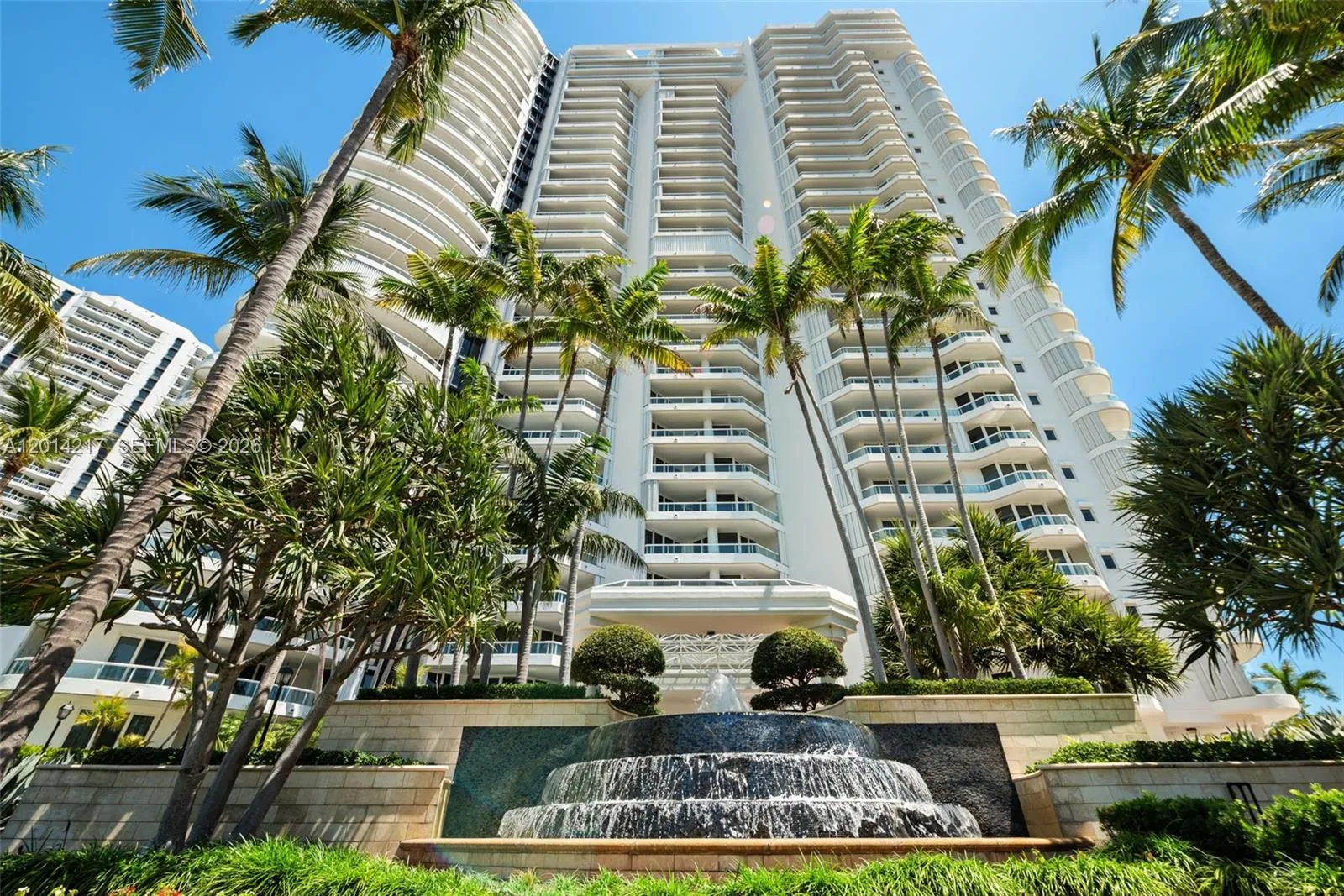 Foto de propiedad en 21050 Point Place 302, Aventura, FL 33180 Aventura con MLS# 