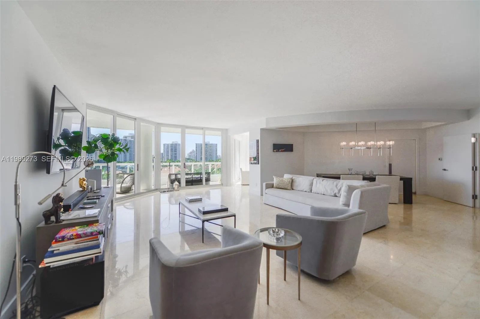 Foto de propiedad en 21050 Point Place 702, Aventura, FL 33180 Aventura con MLS# 