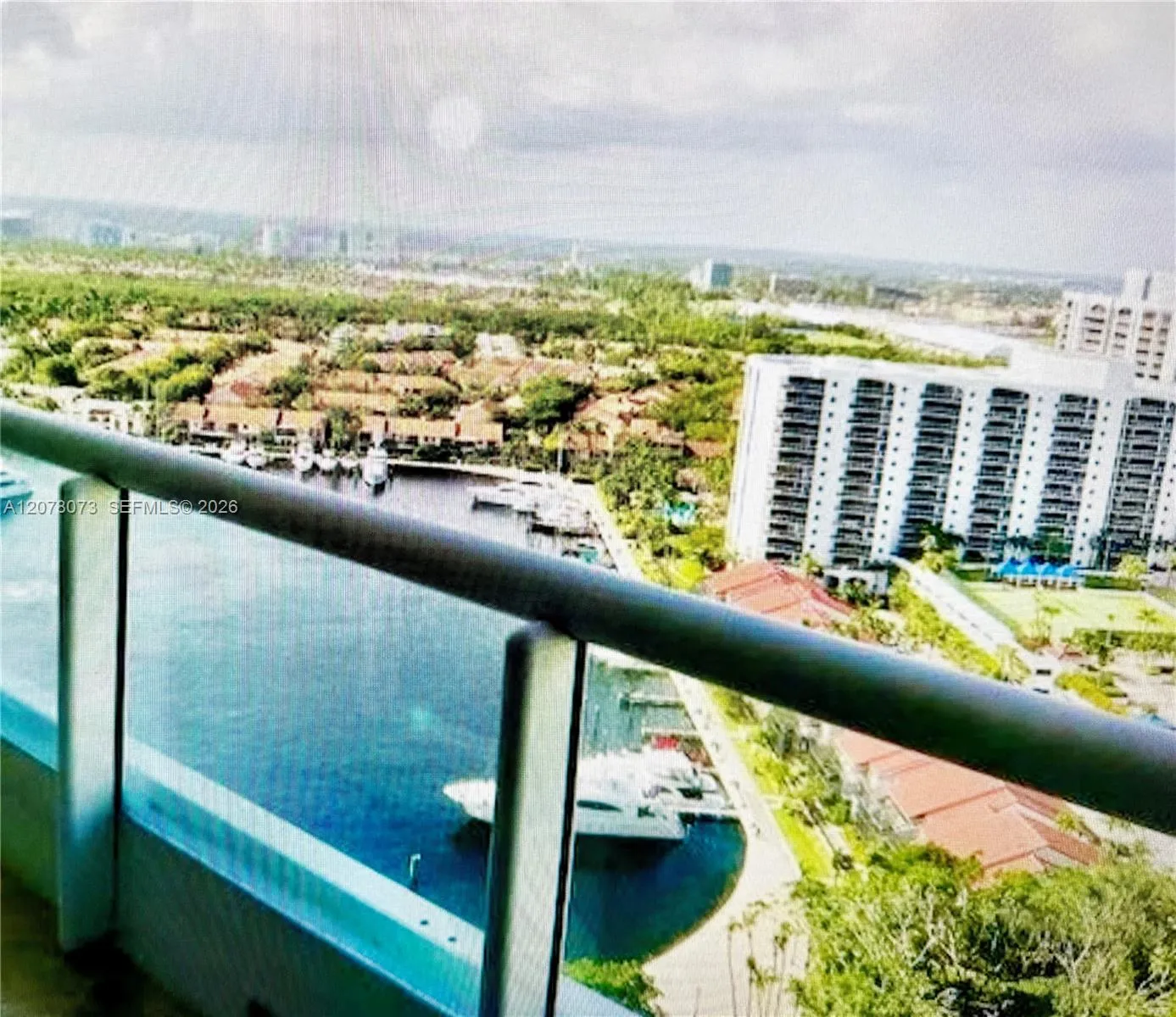 Foto de propiedad en 21055 Yacht Club Drive 2404, Aventura, FL 33180 Aventura con MLS# 