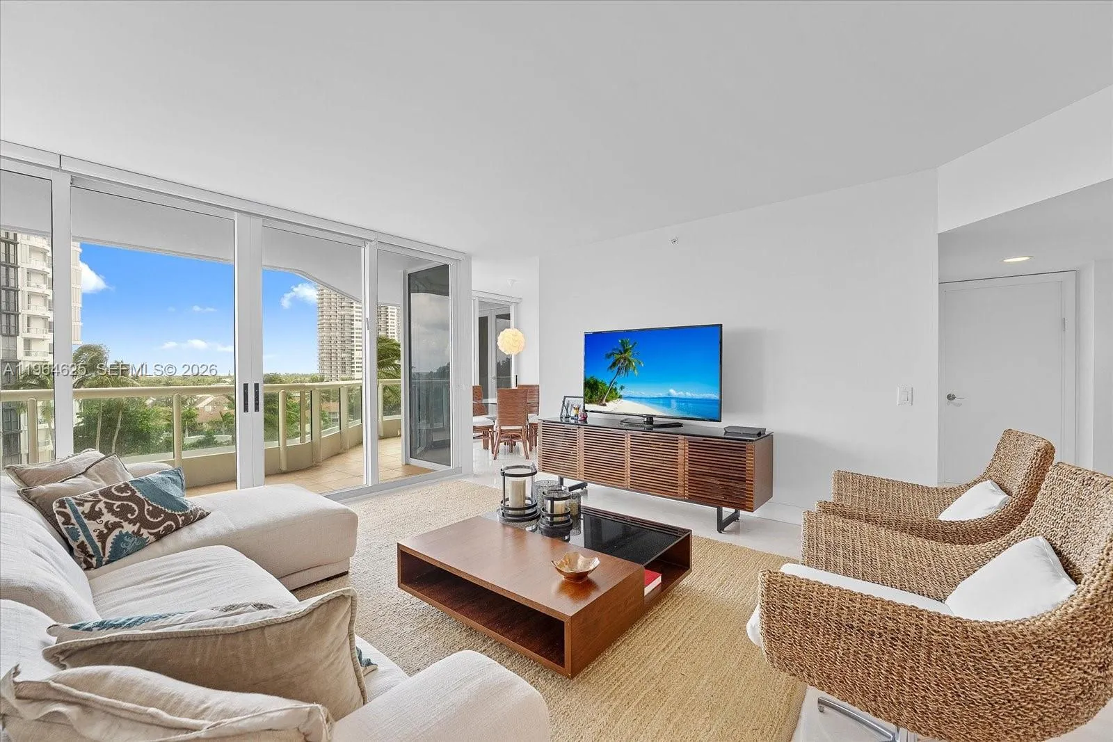 Foto de propiedad en 21055 Yacht Club Drive 802, Aventura, FL 33180 Aventura con MLS# 